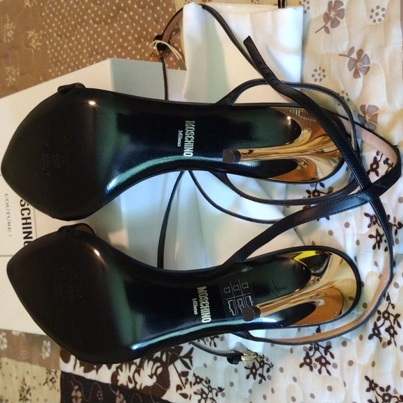 ❗ SOLD ❗ 🥰💯 Auth Moschino Heels - Picture 8 of 14